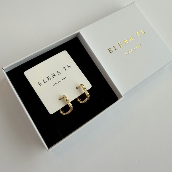Jewelry - 530 Gold Hoop Earrings